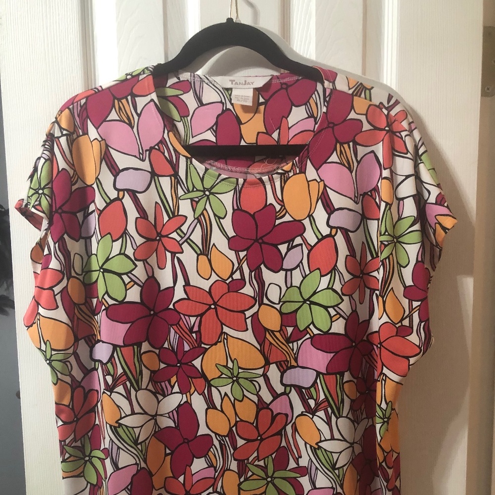 Ladies jacket with matching shirt.